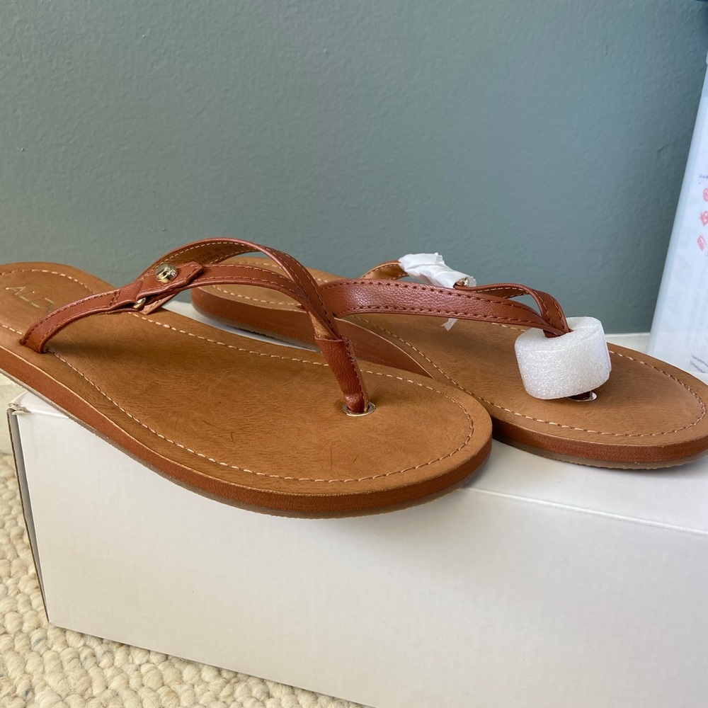 Aldo flip flops -Yilavia style NWOT